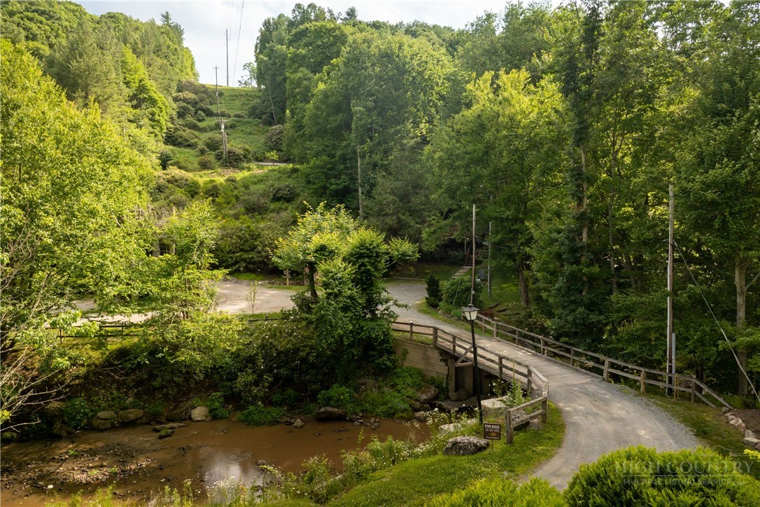 Image number 9 for the current listing