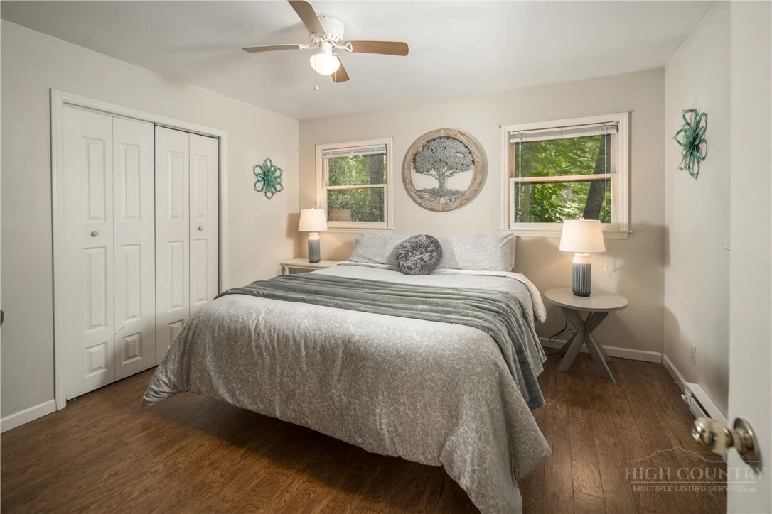 Image number 26 for the current listing