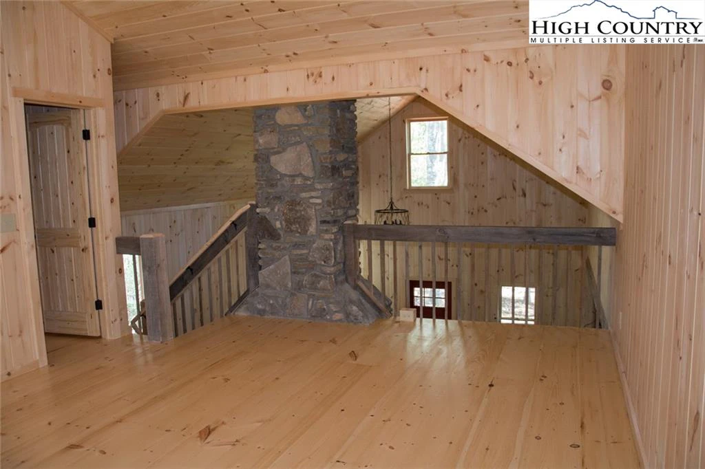 Image number 7 for the current listing