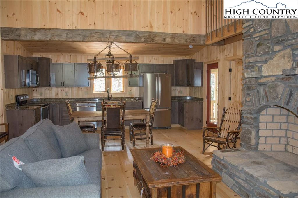 Image number 15 for the current listing