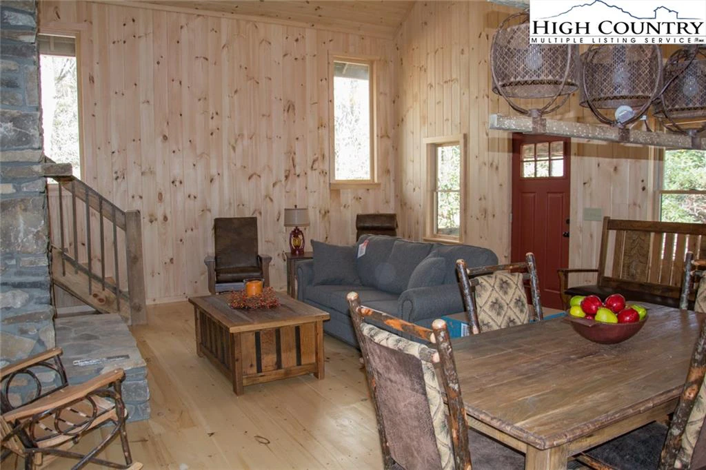 Image number 14 for the current listing
