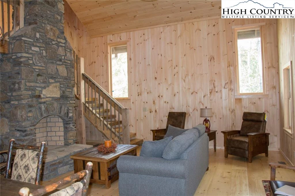 Image number 13 for the current listing