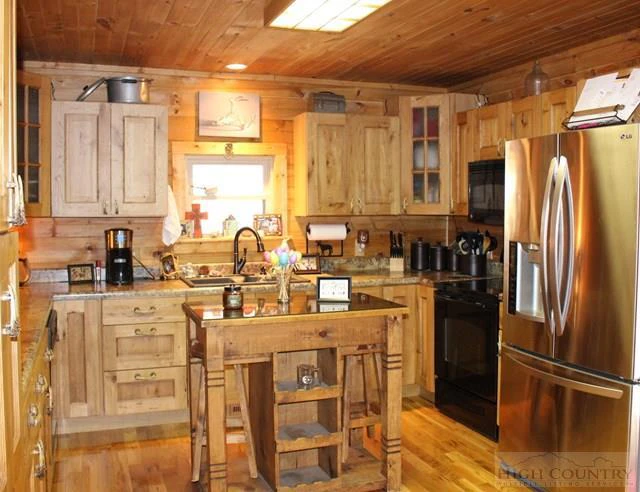 Image number 14 for the current listing