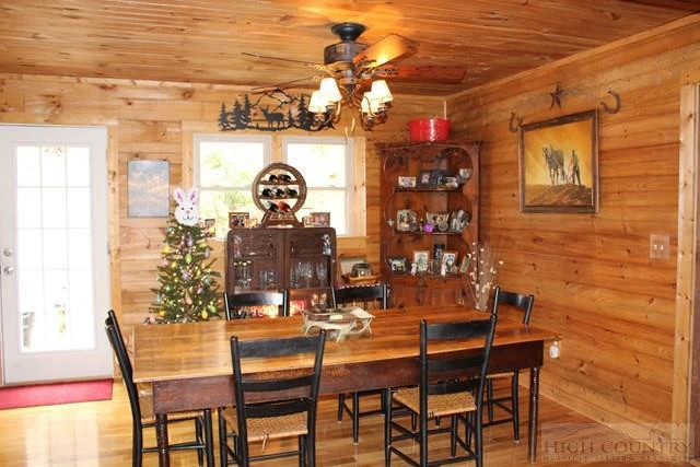 Image number 2 for the current listing