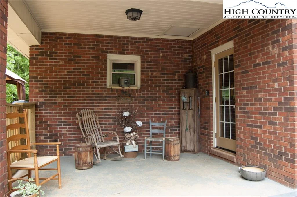 Image number 5 for the current listing