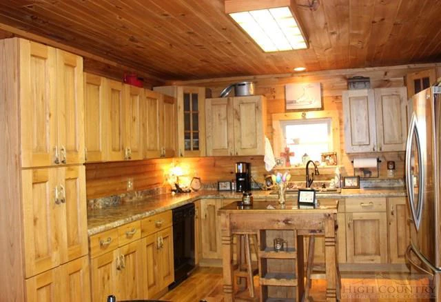 Image number 15 for the current listing