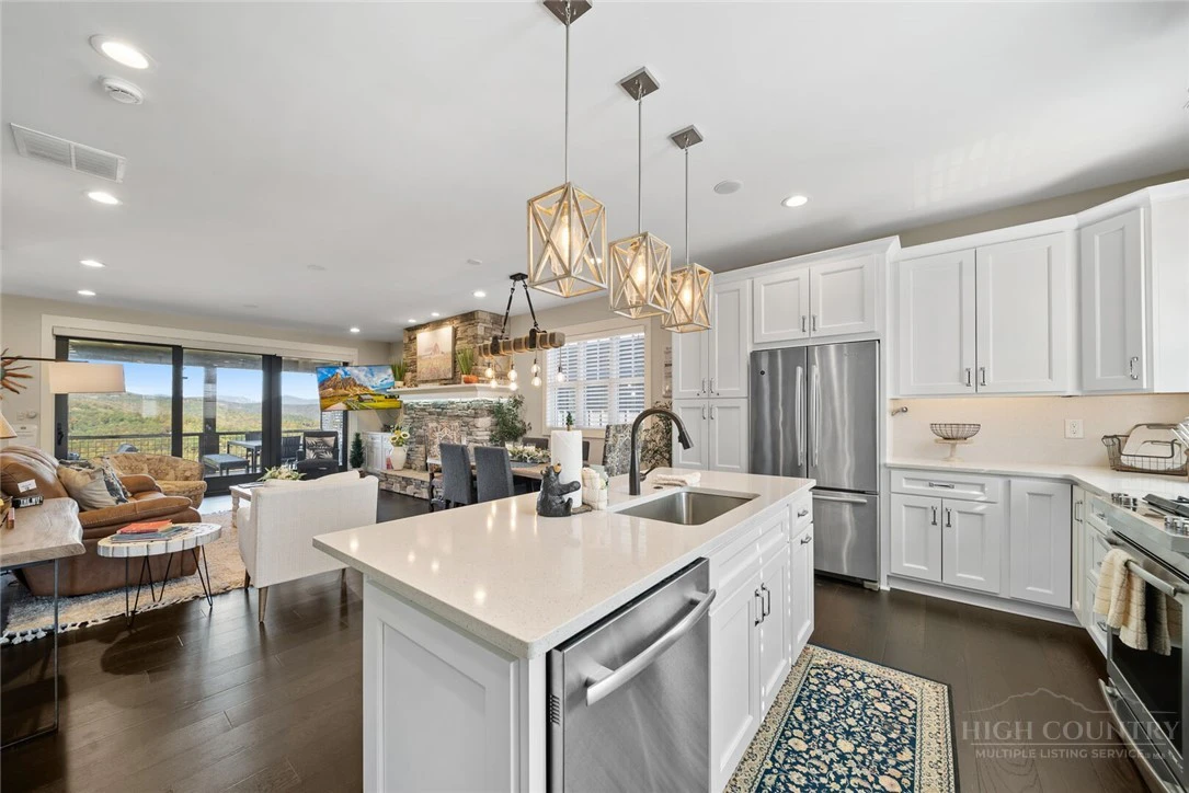 Image number 6 for the current listing