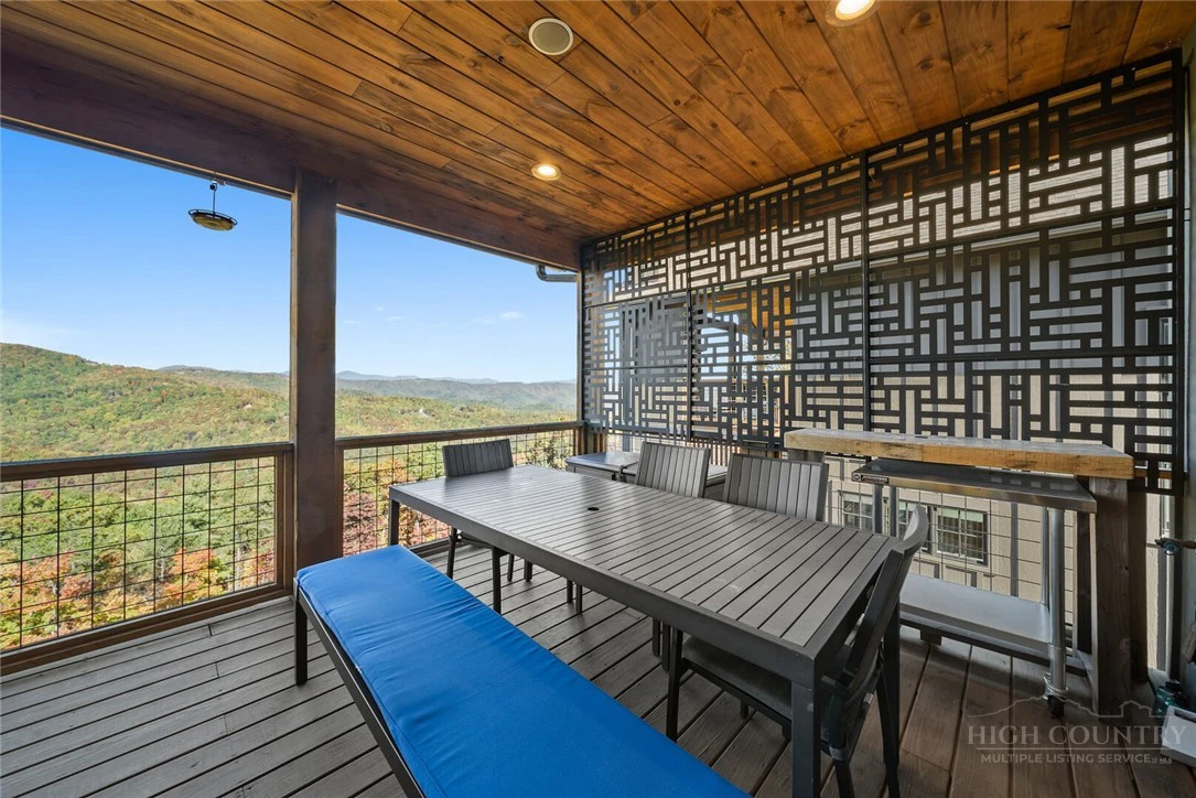 Image number 15 for the current listing