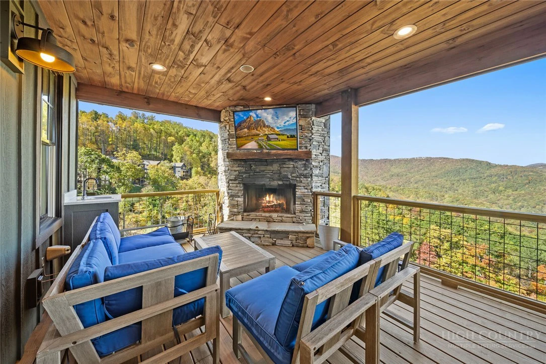 Image number 3 for the current listing