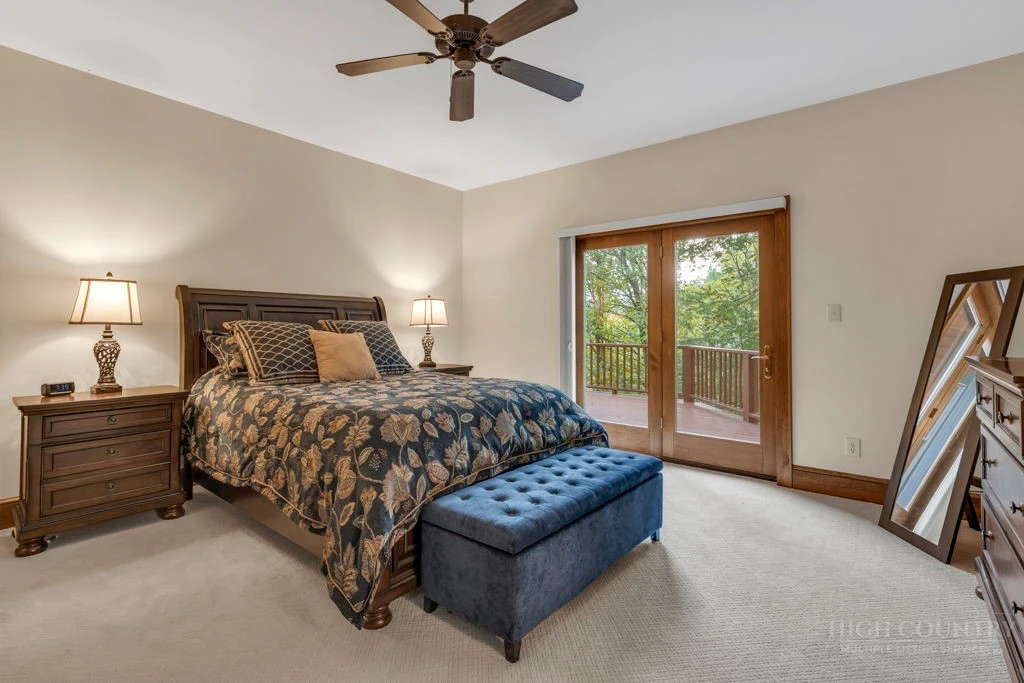Image number 4 for the current listing