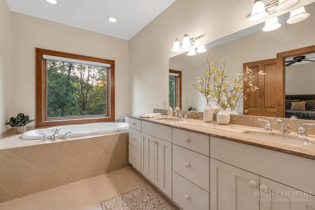 Image number 6 for the current listing