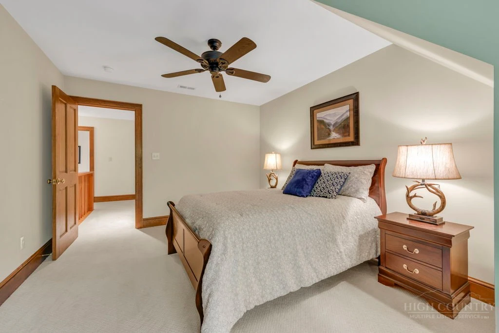 Image number 2 for the current listing
