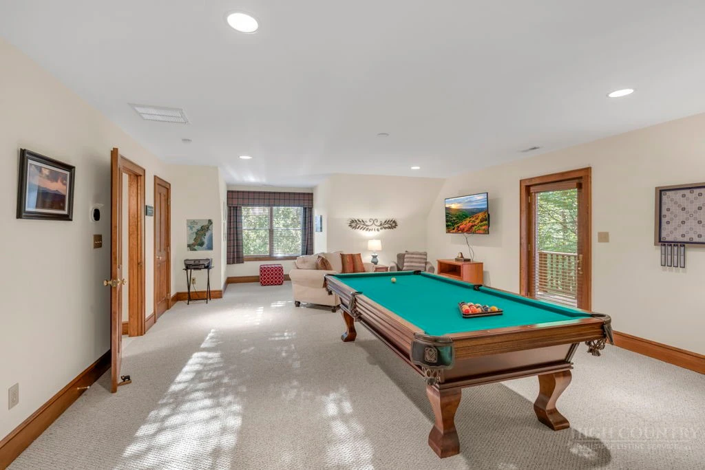 Image number 18 for the current listing