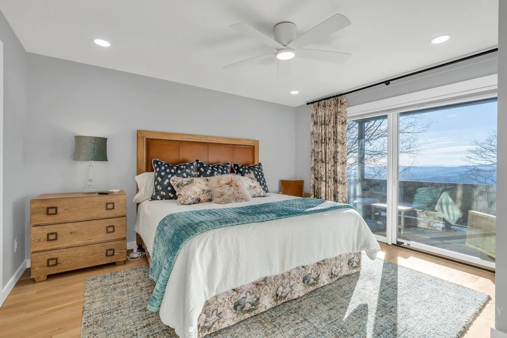 Image number 5 for the current listing