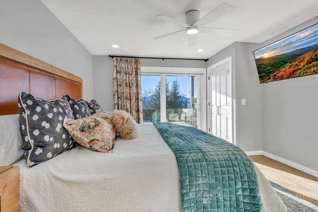 Image number 6 for the current listing