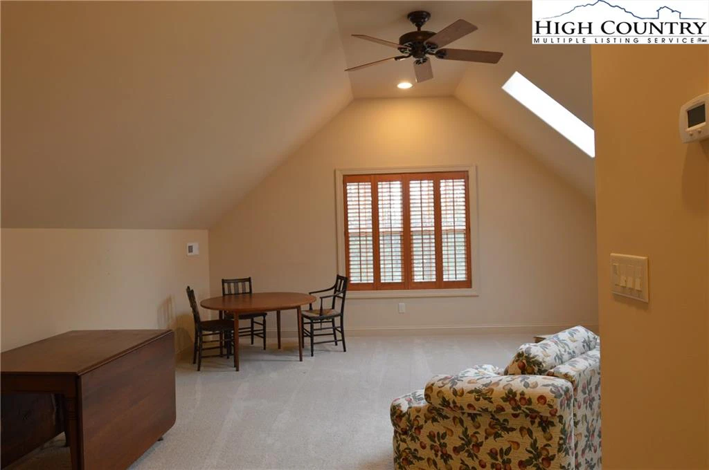 Image number 13 for the current listing
