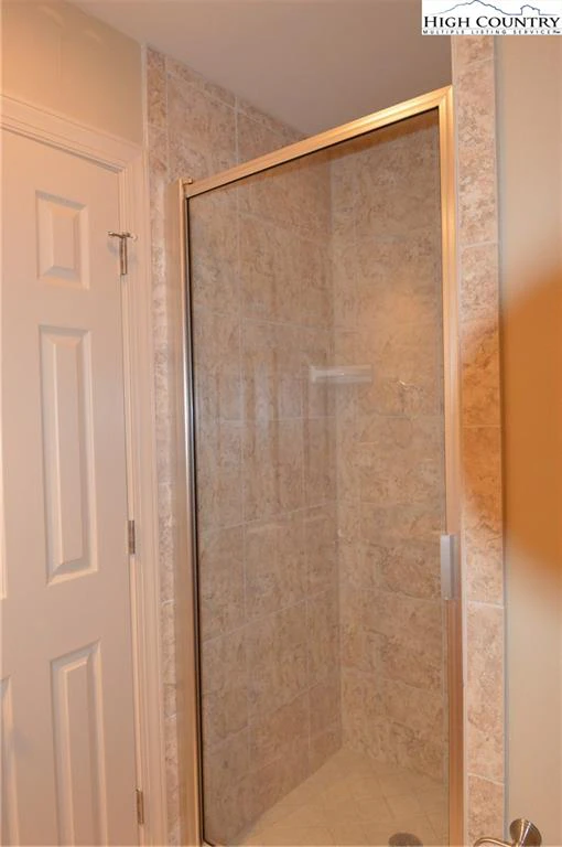 Image number 4 for the current listing