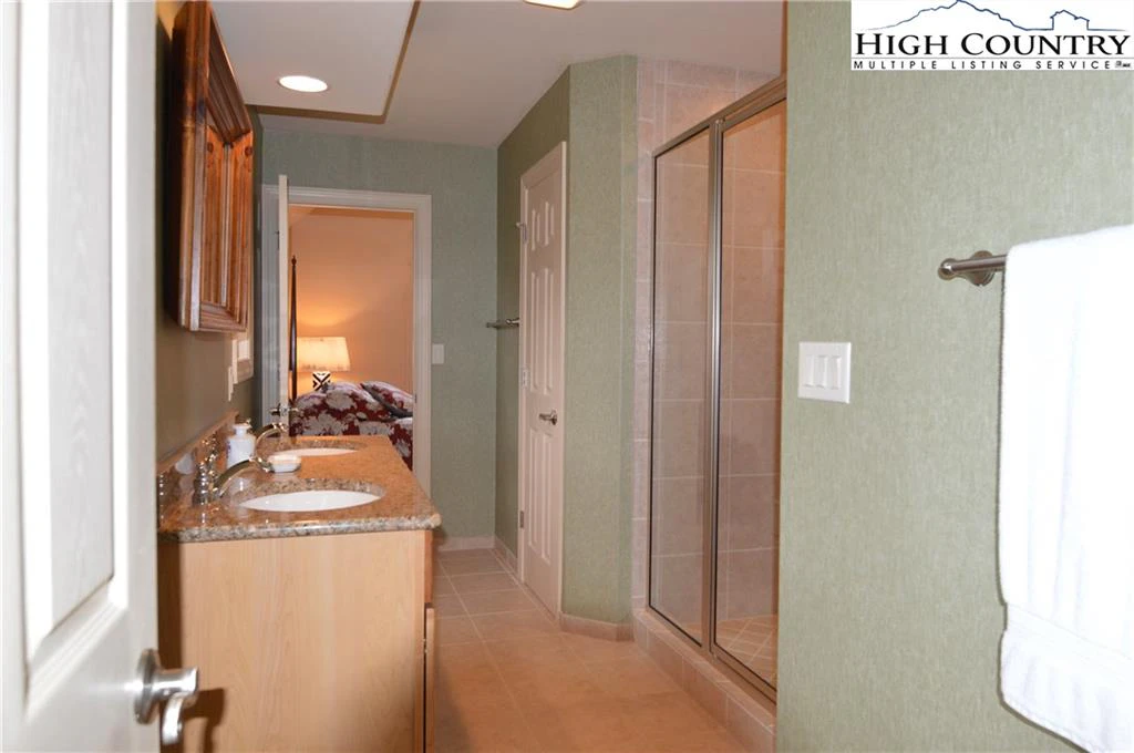 Image number 6 for the current listing
