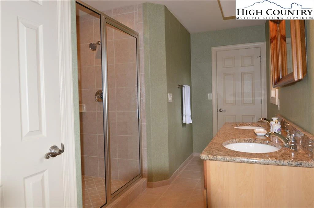 Image number 7 for the current listing