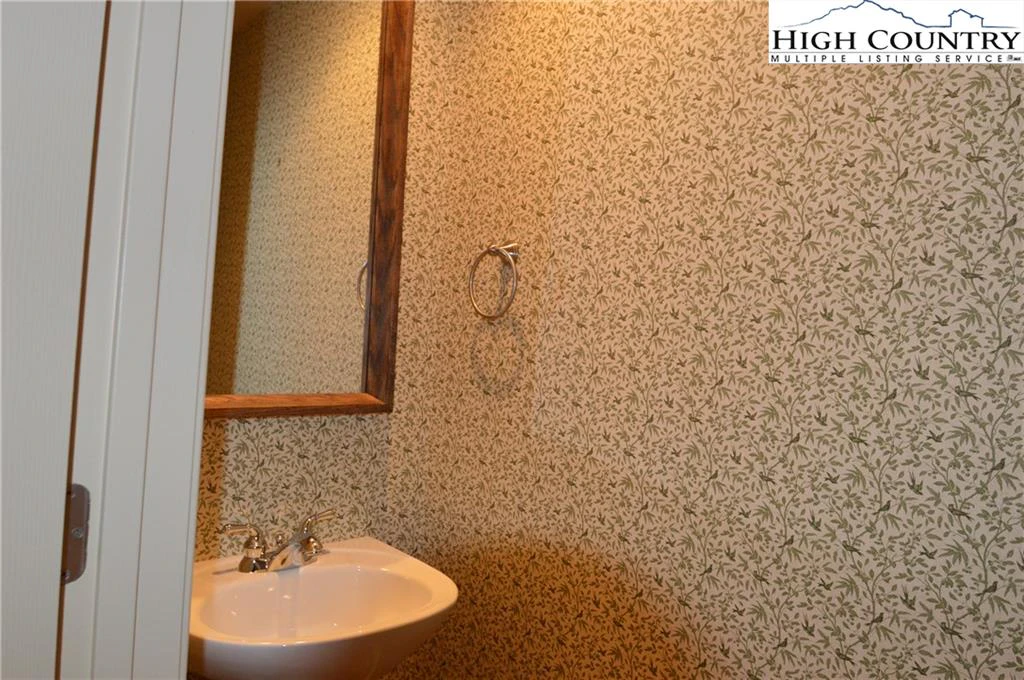 Image number 11 for the current listing