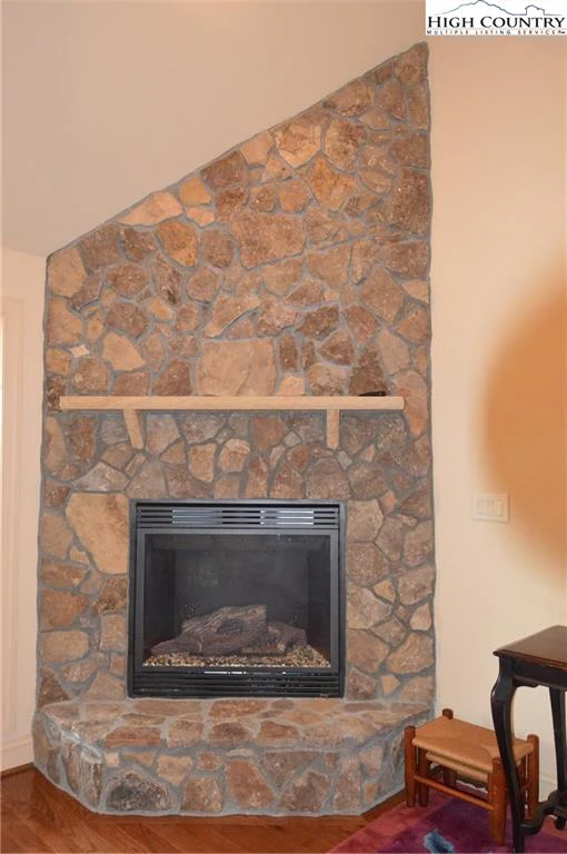 Image number 12 for the current listing