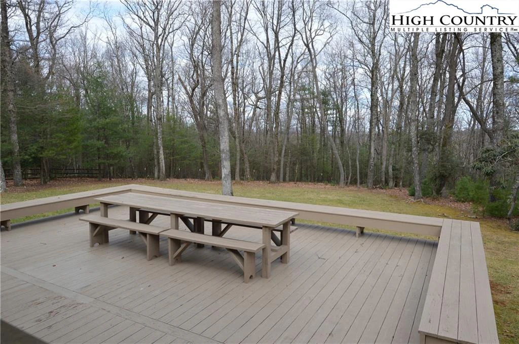 Image number 14 for the current listing