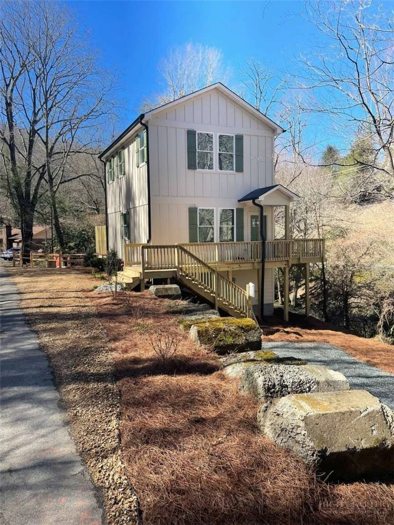 Image number 1 for the current listing