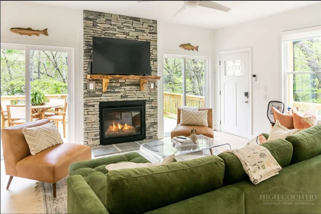Image number 3 for the current listing