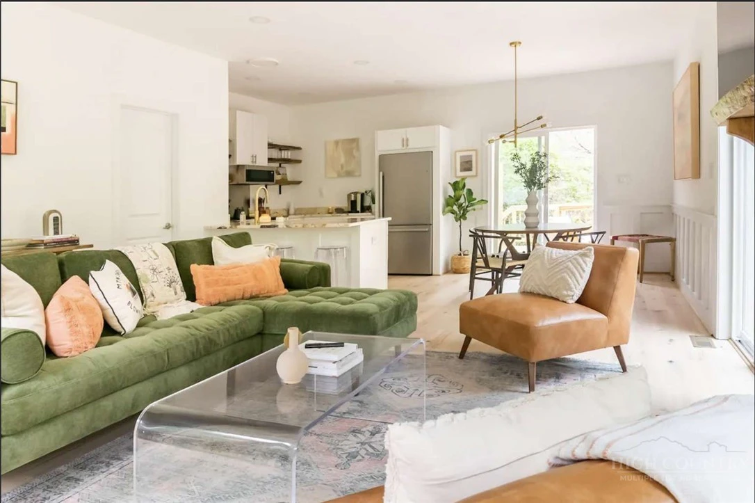 Image number 4 for the current listing