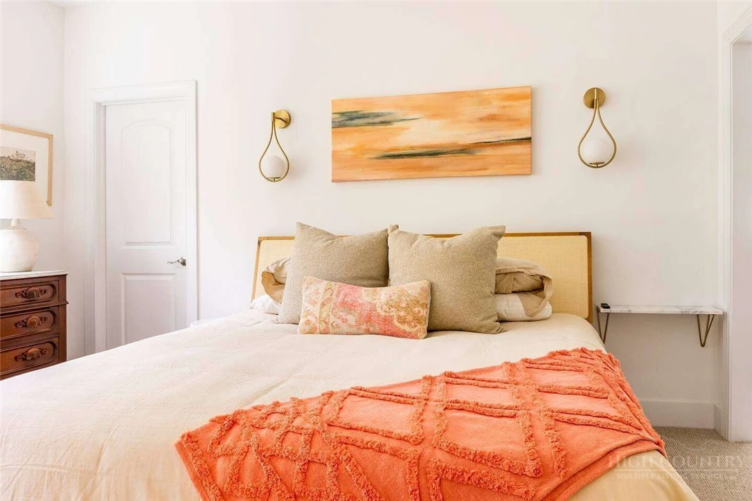 Image number 9 for the current listing