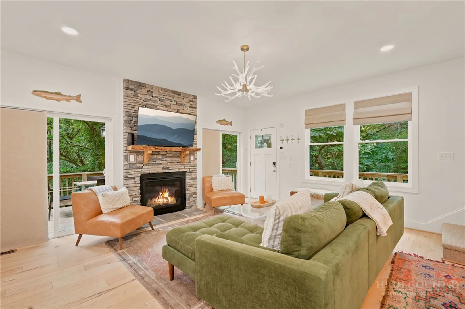 Image number 13 for the current listing