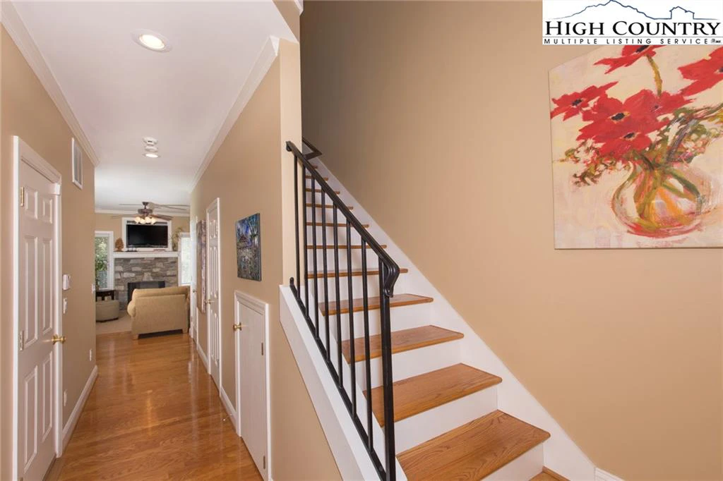 Image number 18 for the current listing