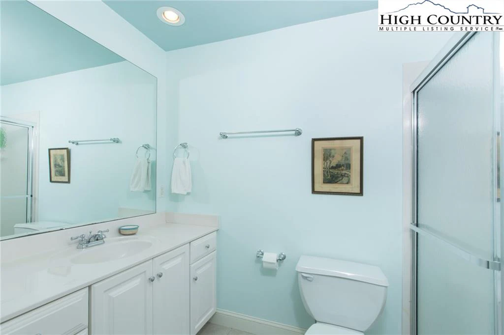 Image number 15 for the current listing