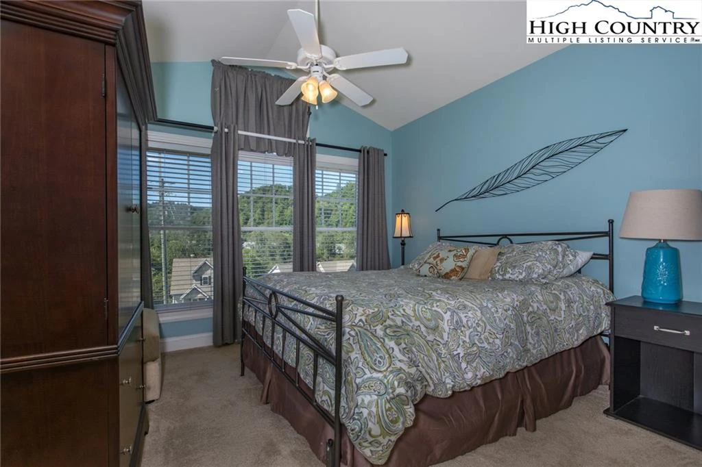 Image number 13 for the current listing