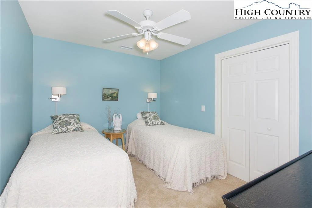 Image number 11 for the current listing