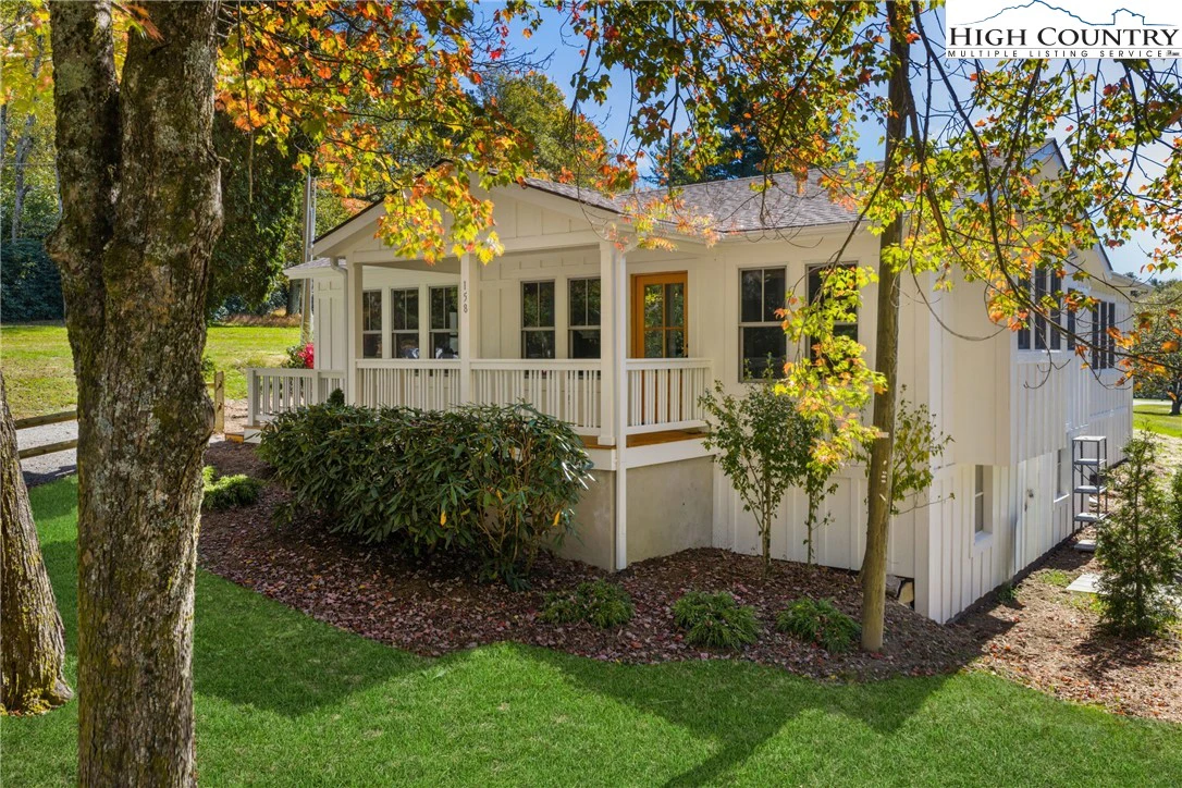 Image number 1 for the current listing