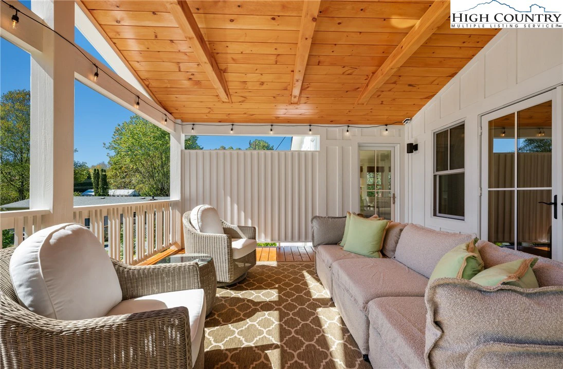 Image number 5 for the current listing