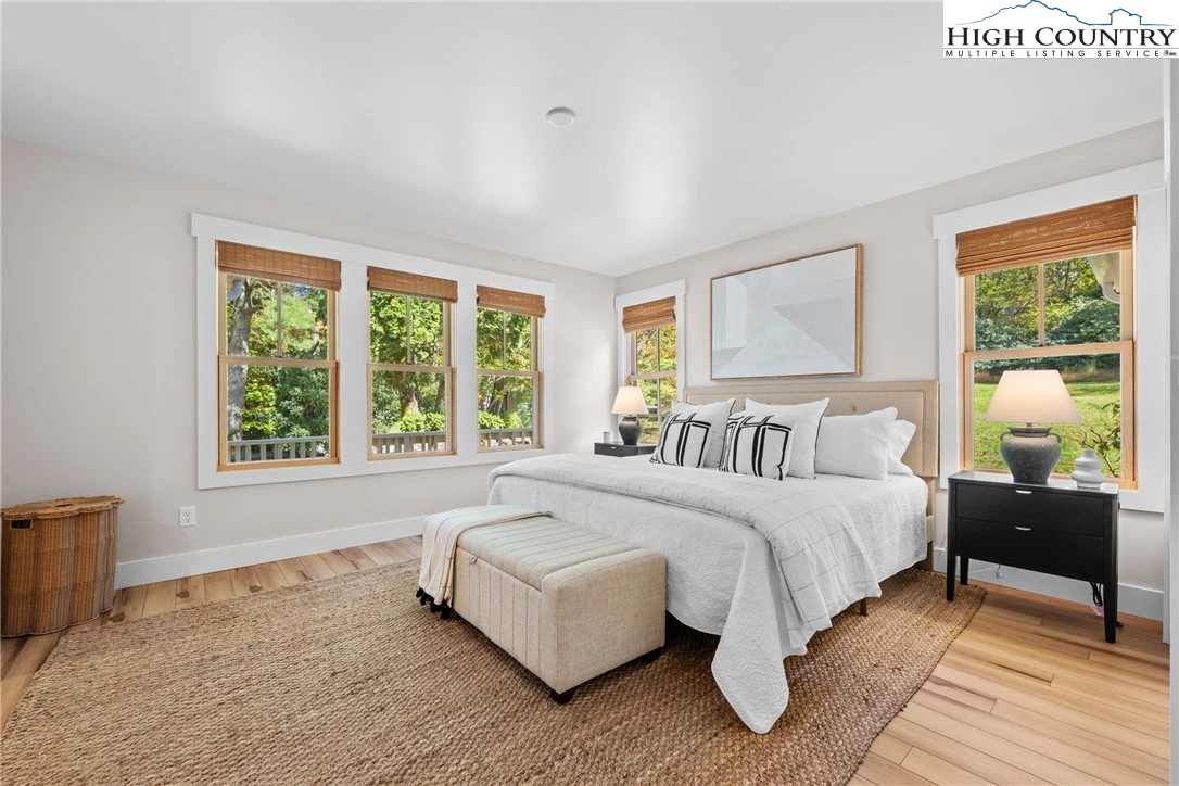 Image number 10 for the current listing
