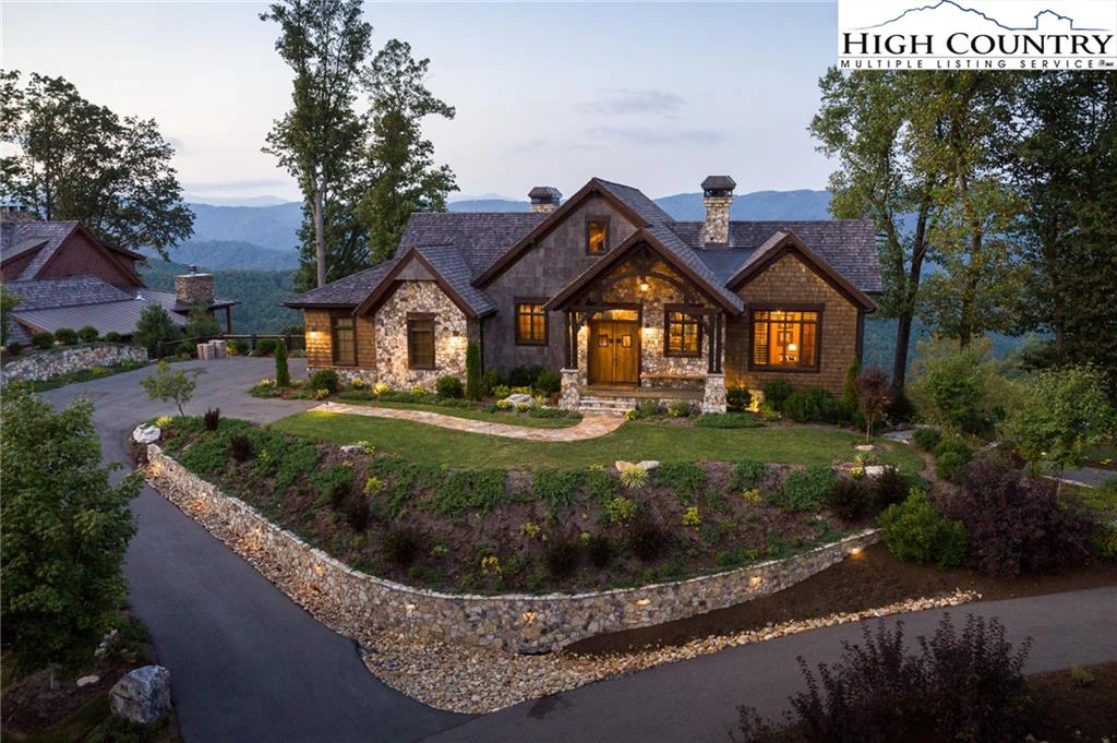Image number 1 for the current listing