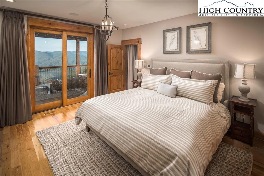 Image number 2 for the current listing
