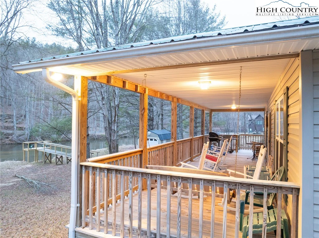 Image number 11 for the current listing