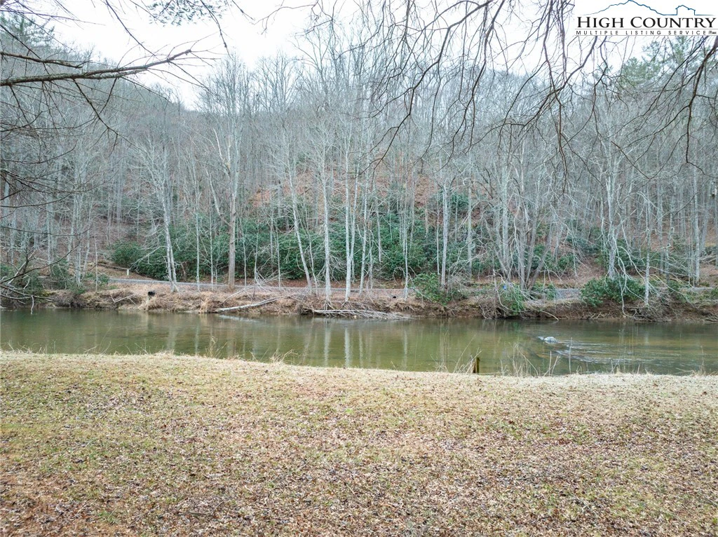Image number 17 for the current listing