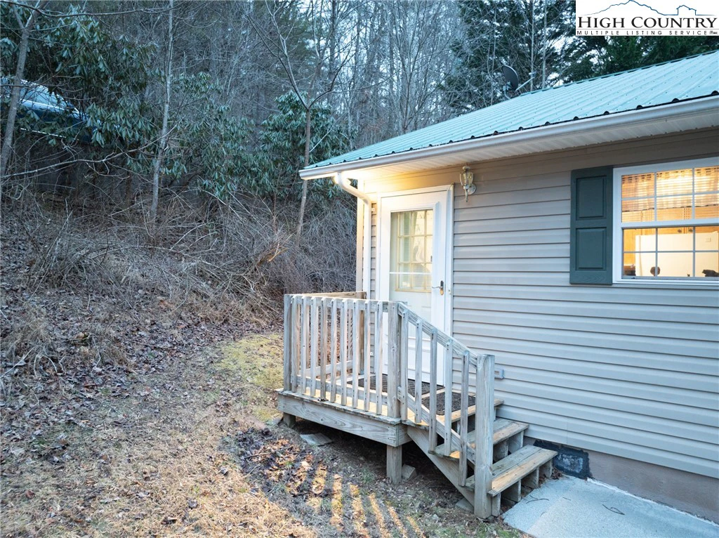 Image number 18 for the current listing