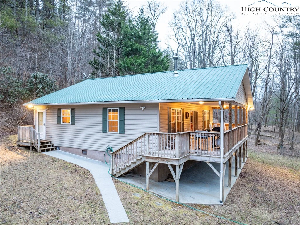 Image number 19 for the current listing