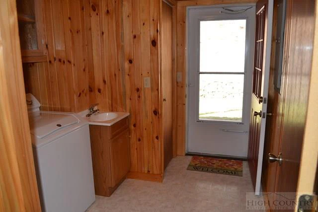 Image number 3 for the current listing