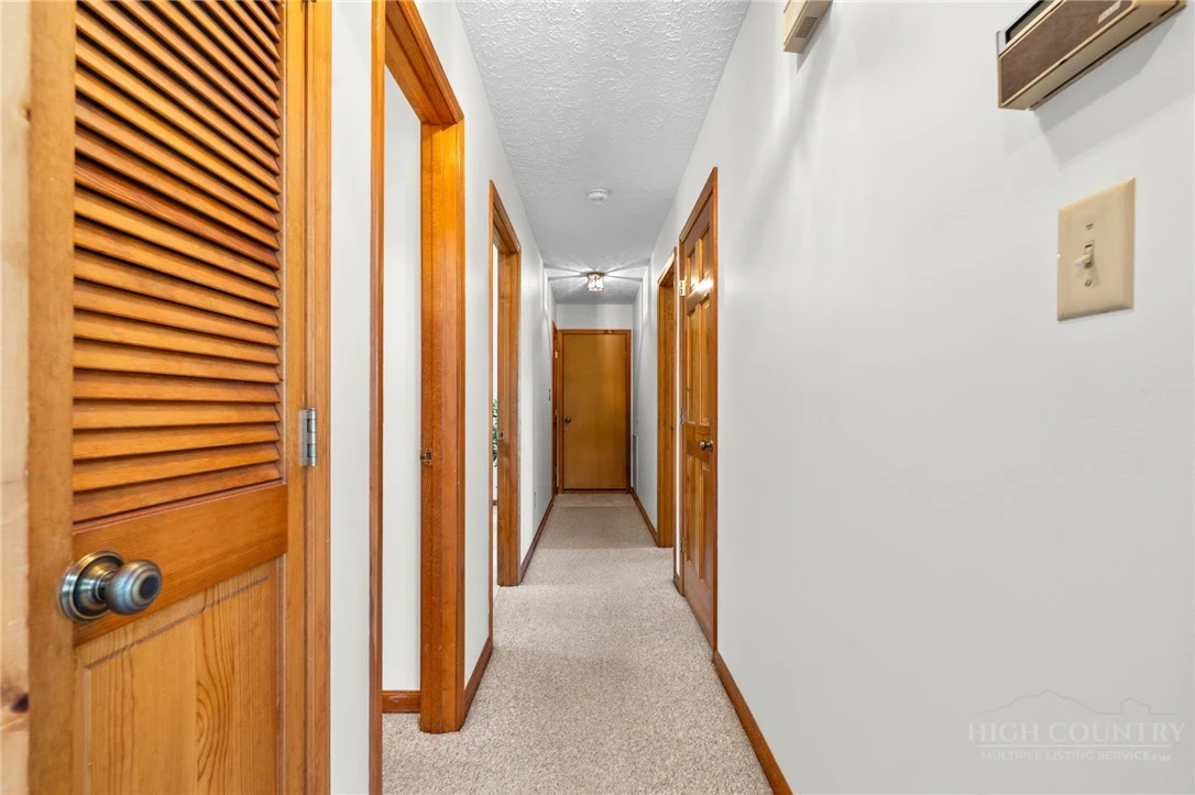 Image number 6 for the current listing