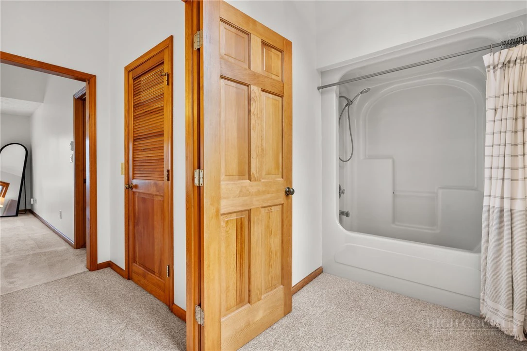 Image number 13 for the current listing