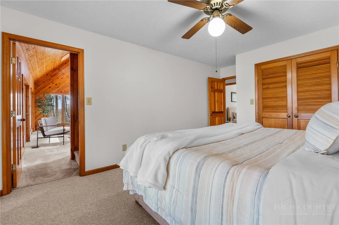Image number 4 for the current listing