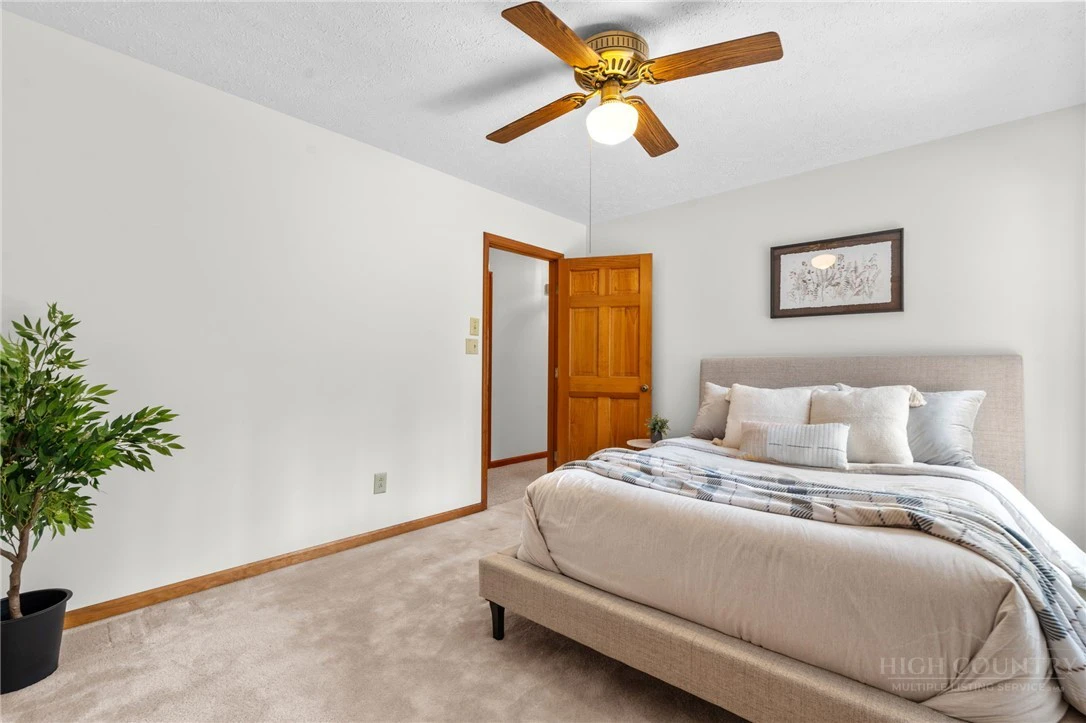Image number 8 for the current listing