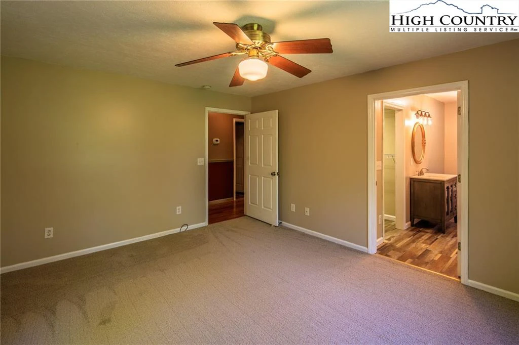 Image number 21 for the current listing